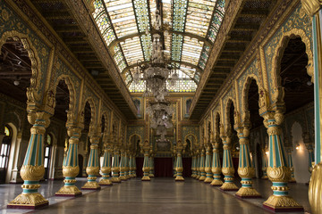 Interior del Palacio Real de Mysore, India. 