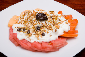Fruit salad and youghurt