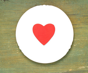 Obraz na płótnie Canvas Red heart on plate