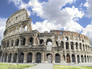 Fototapeta na wymiar Colosseum in Rome with blue sky with clouds