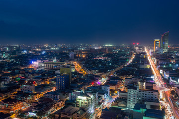 Fototapeta premium PHNOM PENH, CAMBODIA - Scene of night life at most popular tourist street nr in capital city Phnom Penh, Cambodia
