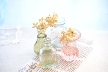 ガラス瓶とドライフラワー