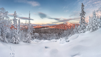 Obraz premium panorama winter mountains highlighted by rising sun