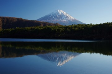 Mt.Fuji, view from the shore of Lake Saiko　静寂　富士山と富士五湖西湖