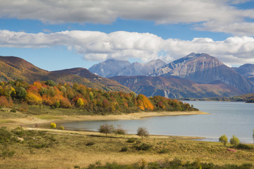 Lago di Campotosto in abruzzo