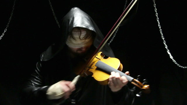 Blind violonist playing on a broken violin