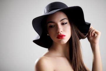 Fototapeta na wymiar Portrait of woman in hat