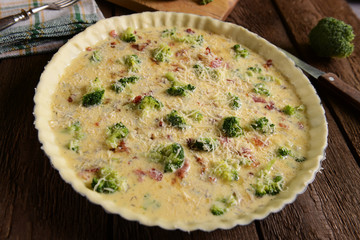 quiche with broccoli and ham - preparation