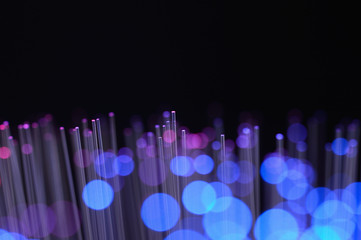 Glasstäbe mit blauen Lichtkreisen