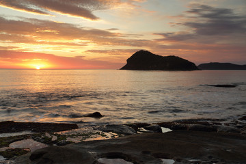 Fototapeta na wymiar Summer sunrise views across to Lion island, Australia