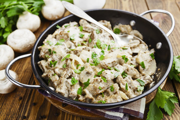 Liver with mushrooms in sour cream