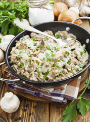 Liver with mushrooms in sour cream