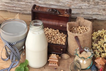 Soybean milk and soybean milk mix black sesame .