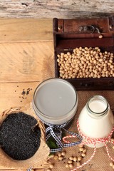 Soybean milk and soybean milk mix black sesame .