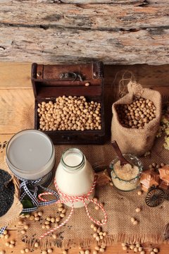 Soybean milk and soybean milk mix black sesame . © seagames50