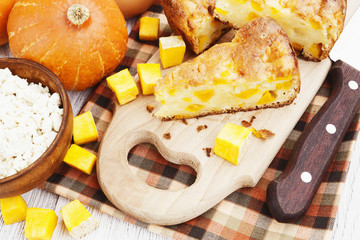 Pie with pumpkin and curd