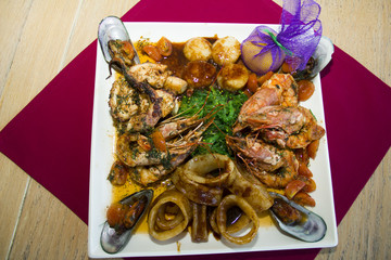 морепродукты. ресторанное блюдо © mykhaylovska