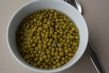 Erbsen in einer Schüssel