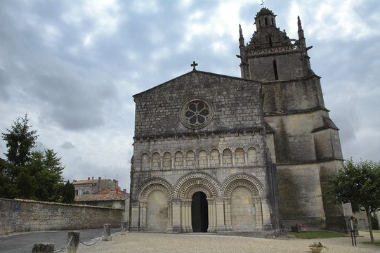 Medieval church in Saint-Fort (Gironde)