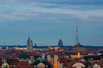 Blick über Leipzig am Abend/Völkerschlachtdenkmal, Gasometer