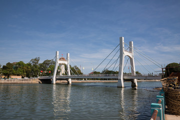 Fototapeta na wymiar Phan Thiet Brücke und Fluss in Vietnam