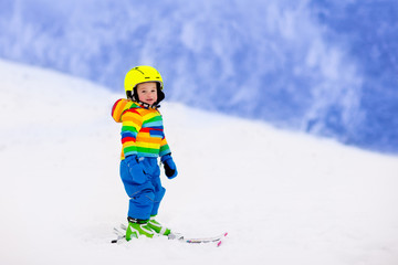 Fototapeta na wymiar Little child skiing in the mountains in winter