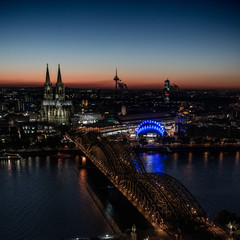 Fototapeta na wymiar Ein Abend in Köln