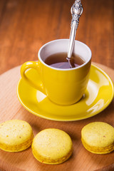 macaroons with tea