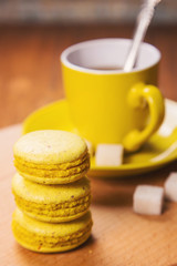 macaroons with tea