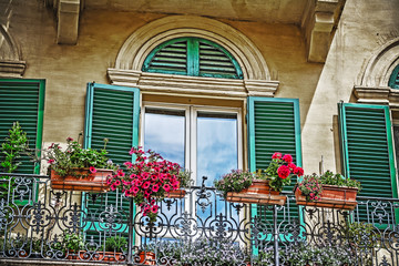 Fototapeta na wymiar flowers in a vintage balcony in Siena
