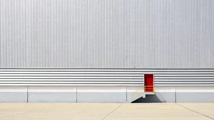 Fotobehang Industrieel gebouw de plaatwerkfabrieksmuur met de rode deuringang