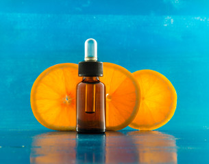 Essential oil bottle with three orange slices (horizontal) - 100175399