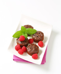 Mini chocolate cakes with fresh raspberries