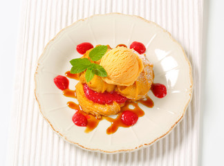 Spritz cookies with ice cream