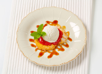 Spritz cookies with ice cream