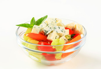 Vegetable salad with blue cheese