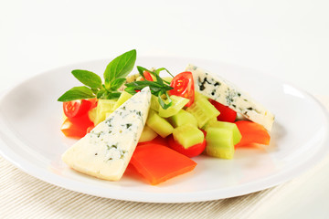 Vegetable salad with blue cheese