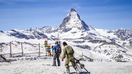 Fotobehang Skiing on Matterhorn © micnames