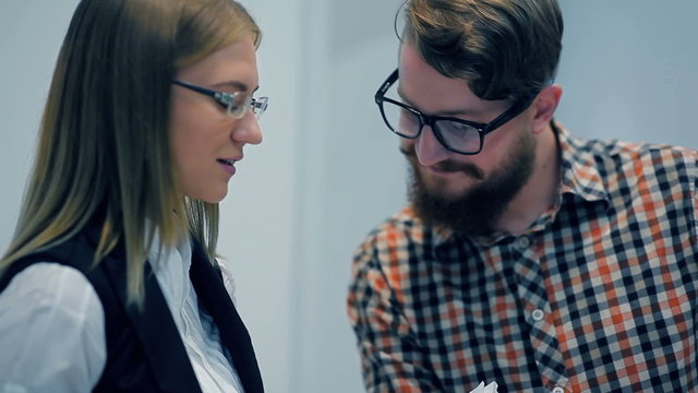 Administrator communicating with client
