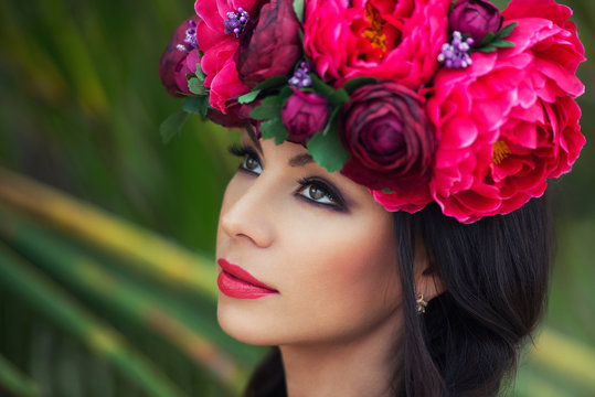 Fashion beauty portrait of beautiful brunette girl with wreath o