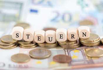 Steuern Würfel auf Geld
