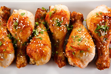 Roast chicken drumsticks and vegetables