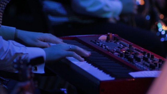 Piano playing, hands, musicman, microphone