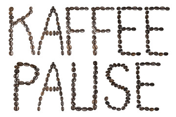Kaffeepause als Wort geschrieben mit Kaffeebohnen