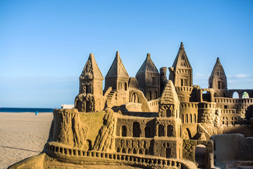 Obraz premium Grand sandcastle on the beach