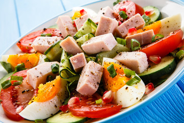 Ham, boiled eggs and vegetables 