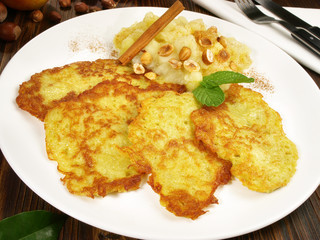 Kartoffelpuffer mit Apfelkompott