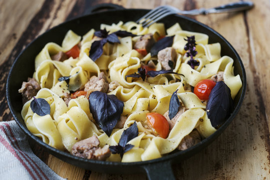 Pappardelle with pork, tomatoes and basil