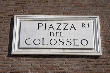 Fototapeta premium Colosseum Square Sign on Brick Wall in Rome, Italy