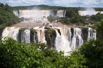 wodospady Iguazú widziane po stronie brazylijskiej - obrazy, fototapety, plakaty